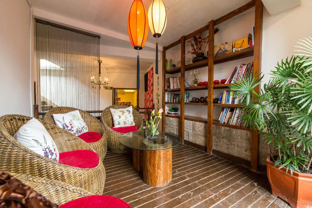 Lijiang Merry Inn Экстерьер фото