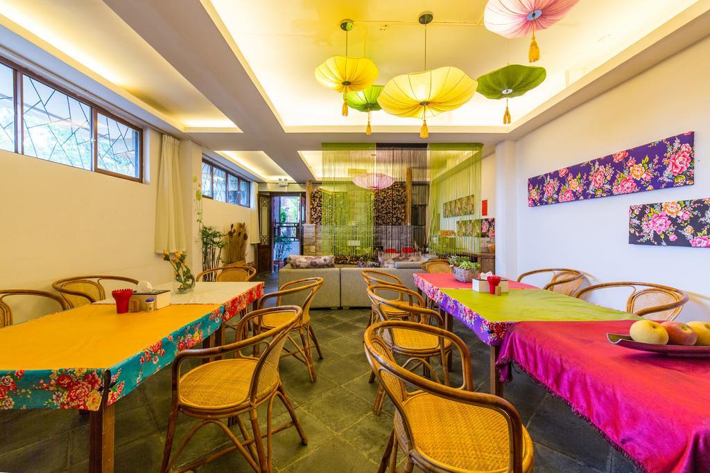Lijiang Merry Inn Экстерьер фото